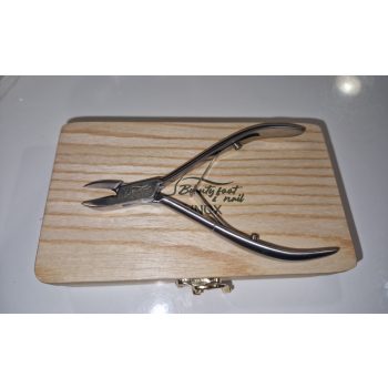  BFN ívelt körömcsípő díszdobozban 